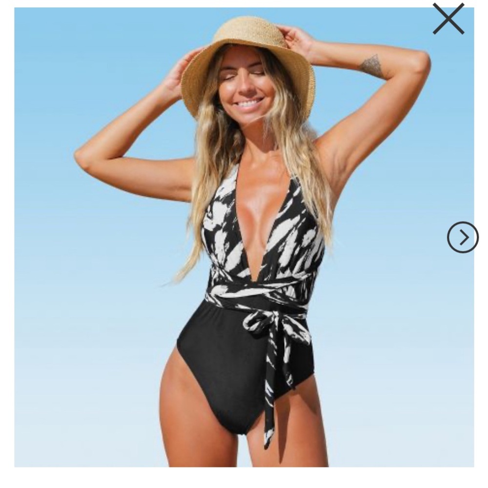NWT Cupshe Floral‎ V Neck Crisscross One Piece Swimsuit Sz Small